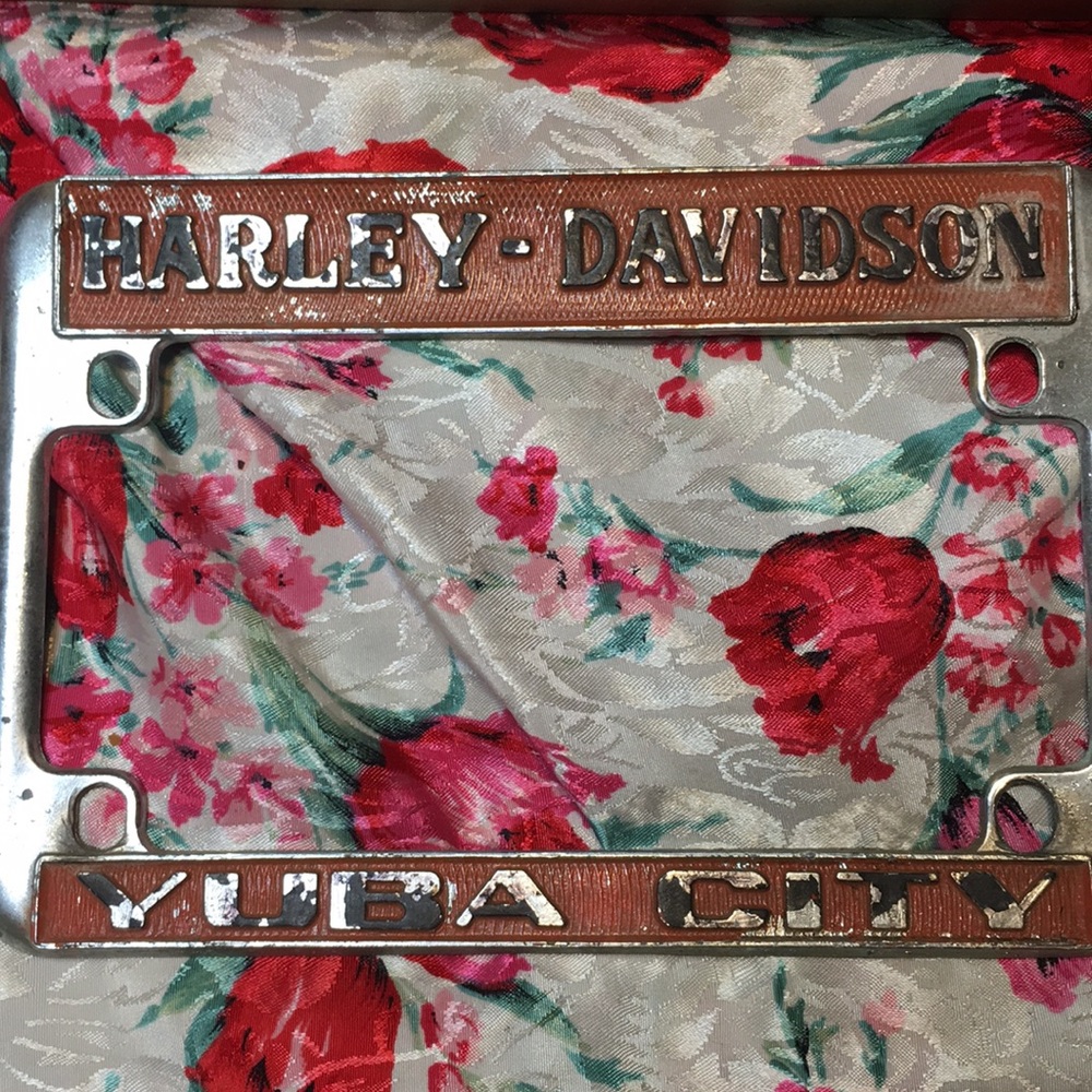 Vintage metal Harley Davidson badges plate holder - Picture 2 of 8